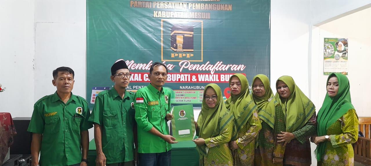 Elfianah-hadir-di-Sekretariat-DPC-PPP-Mesuji-untuk-daftar-sebagai-Bacabub-Mesuji.jpg