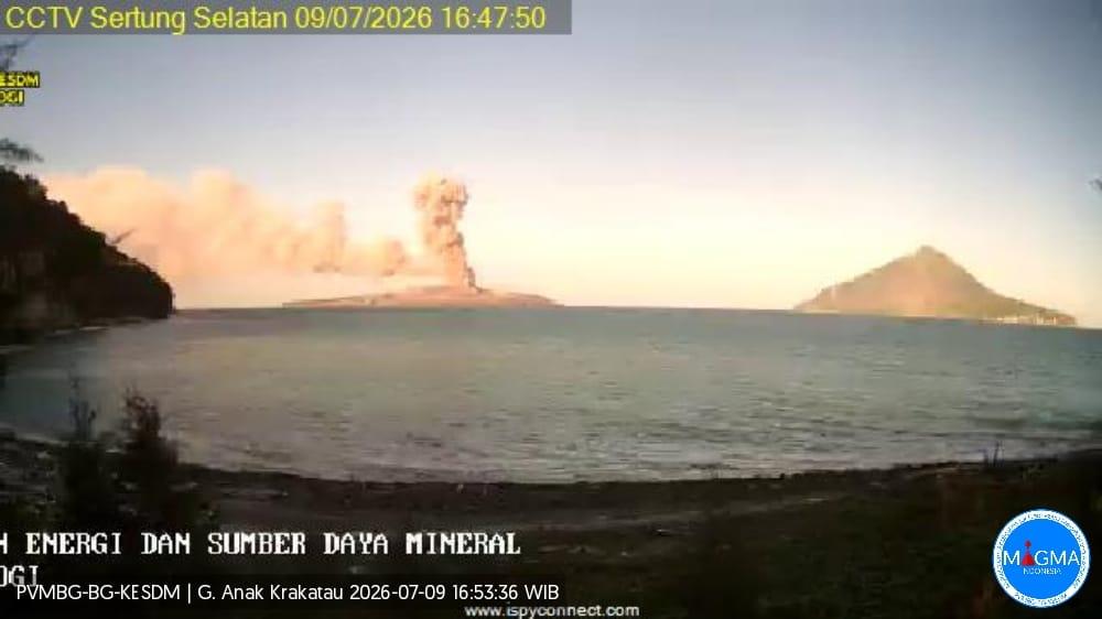 Sepekan Gunung Anak Krakatau 12 Kali Erupsi, Status Masih Siaga - Tribunlampung.co.id