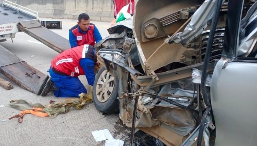 Avanza Ringsek Kecelakaan di Jalan Tol Lampung, Dua Tewas 2 Luka Berat