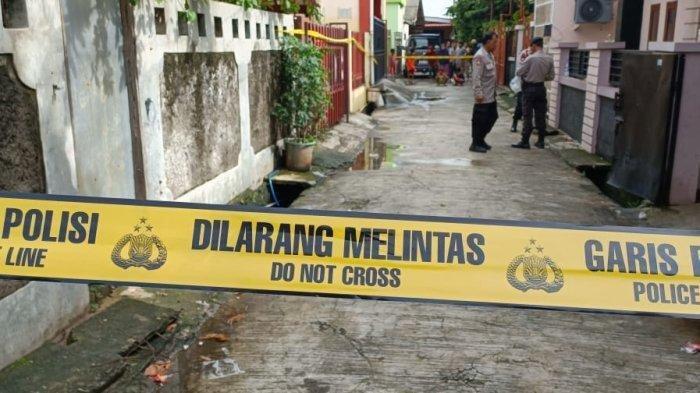 Garis-polisi-terpasang-di-lokasi-penemuan-2-jasad-wanita-dicor-di-Bekasi.jpg
