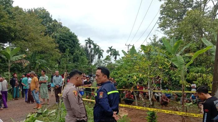 Garis-polisi-terpasang-di-lokasi-penemuan-jasad-tukang-ojek-di-Way-Kanan-Lampung.jpg