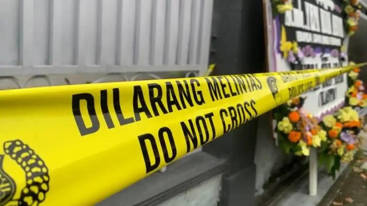 Garis-polisi-terpasang-di-rumah-pelaku-dan-korban-kasus-anak-bunuh-istri.jpg