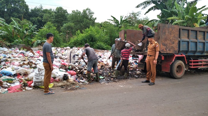 Gerah-Warganya-Buang-Sampah-Sembarangan-Kabid-Lingkungan-Hidup-Lampung-Utara-Ganggu-Keindahan.jpg