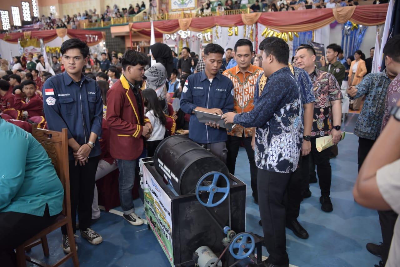 Ketua DPRD Lampung Apresiasi ORMAWA EXPO 2024: Teknokrat Cetak Mahasiswa Kreatif dan Mandiri - Giri-Akbar-hadiri-acara-tahunan-ORMAWA-EXPO-2024abc.jpg