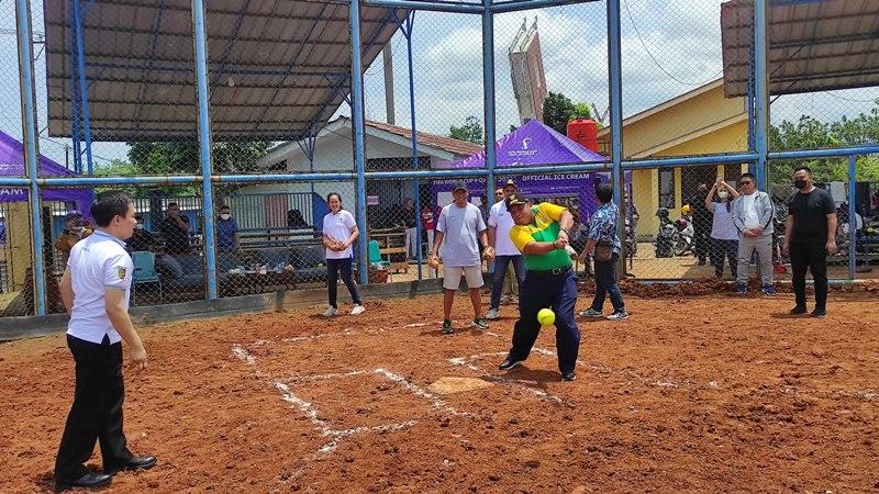 Gubernur-Lampung-Arinal-Djunaidi-di-pembukaan-Gubernur-Cup-U-23-Softball-2022.jpg