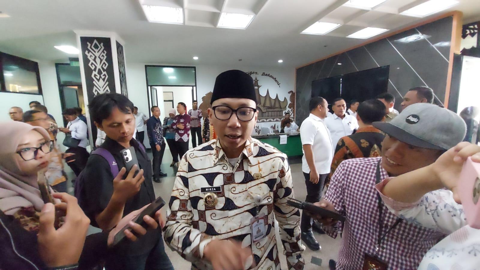 Gubernur-Lampung-Rahmat-Mirzani-Djausal-Lampung-Investment-Forum.jpg