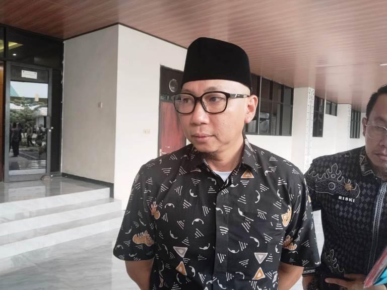 Gubernur-Lampung-Rahmat-Mirzani-Djausal-jelaskan-penyelesaian-di-TNWK.jpg