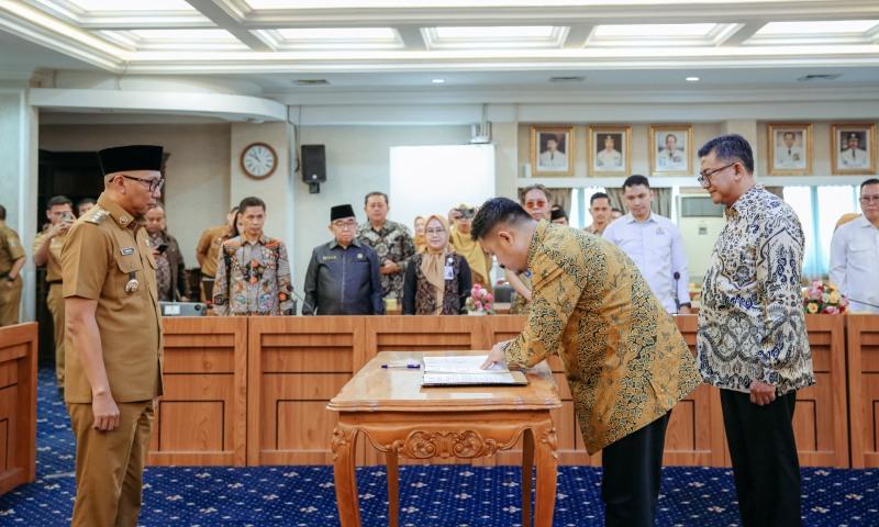 Direksi Baru BUMD PT Wahana Rarharja dan PT LJU Resmi Dikukuhkan Gubernur Lampung