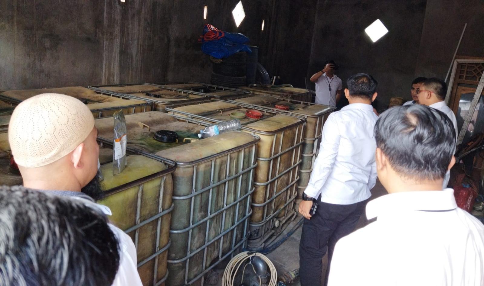 Gudang Pengoplos Minyak Mentah Diduga Milik Oknum Polri Digerebek Polda Lampung