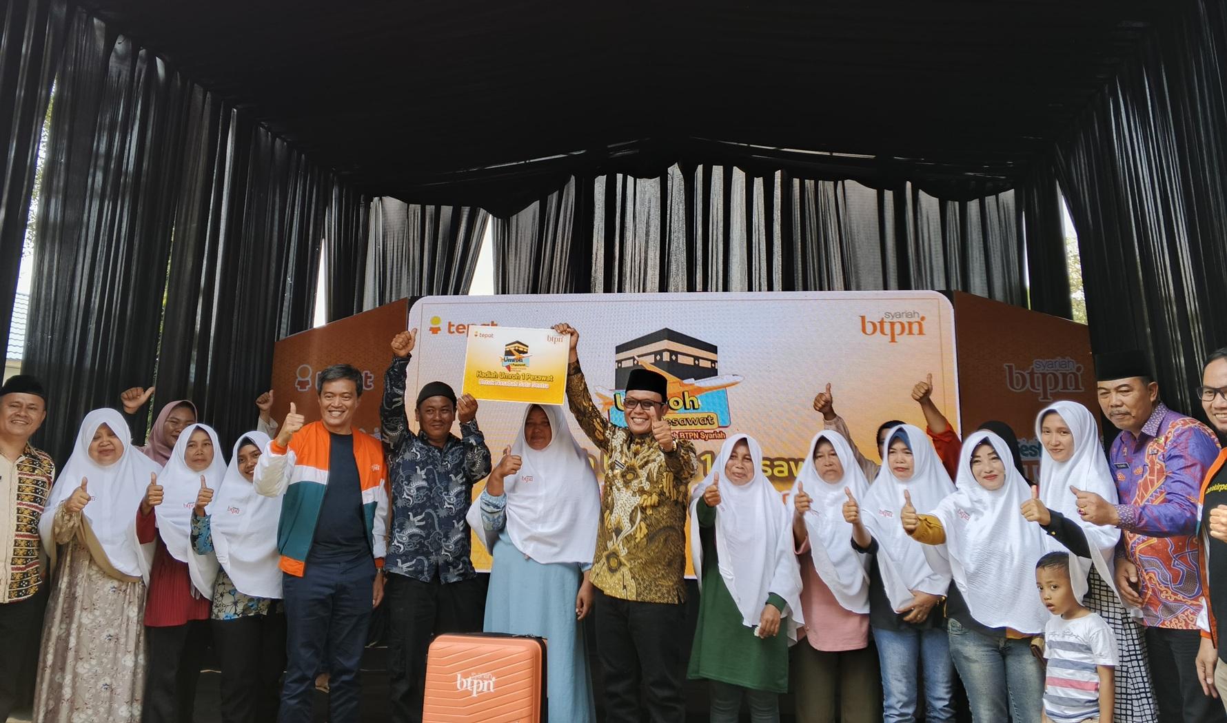 BTPN Syariah Umrahkan 10 Nasabah Sentra Bangun Sari Lampung Tengah