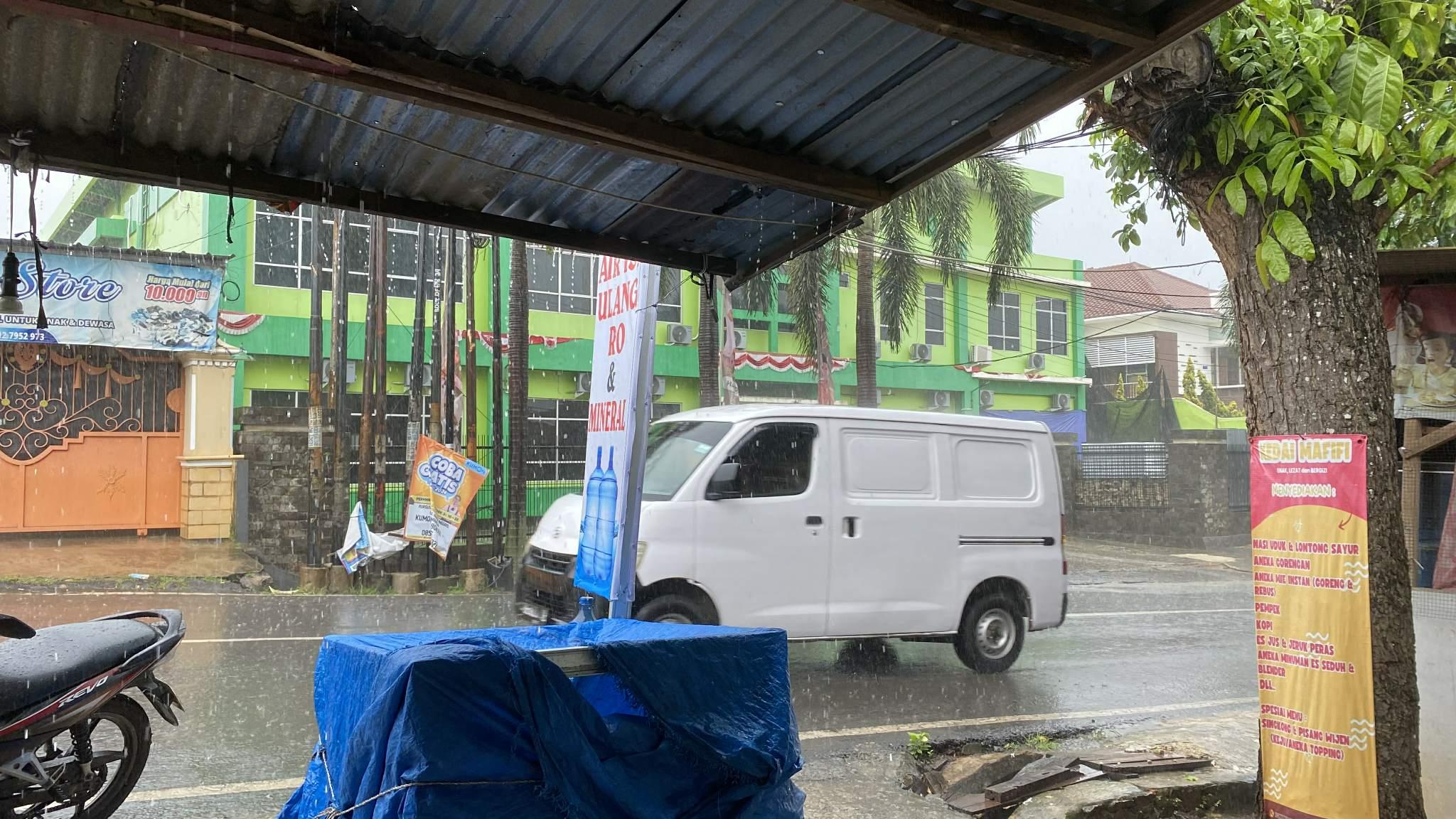 HUJAN-Jalan-P-Polim-Segalamider.jpg