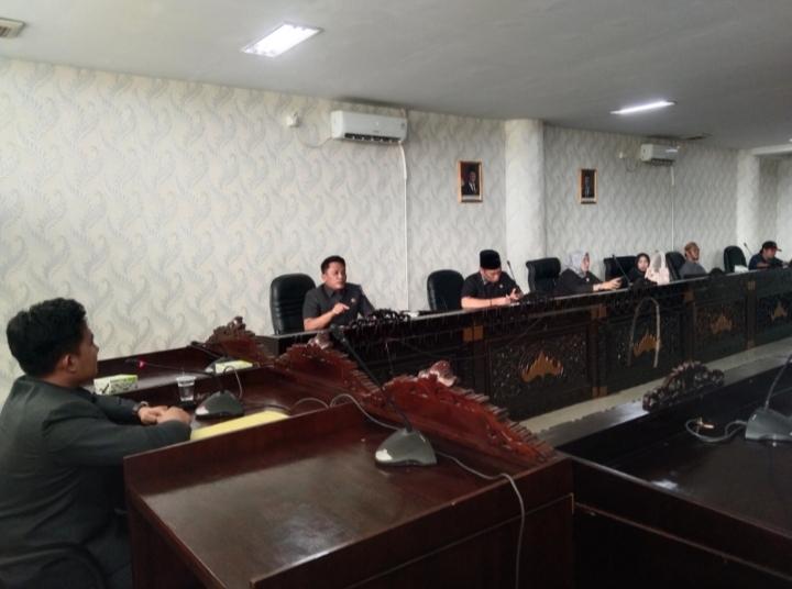 Hearing-DPRD-Pesisir-Barat-Dinas-Pekerjaan-Umum-dan-Penataa.jpg
