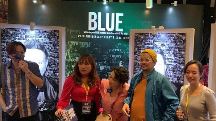 Indra-Bekti-jadi-host-konser-boyband-asal-Inggris-Blue.jpg