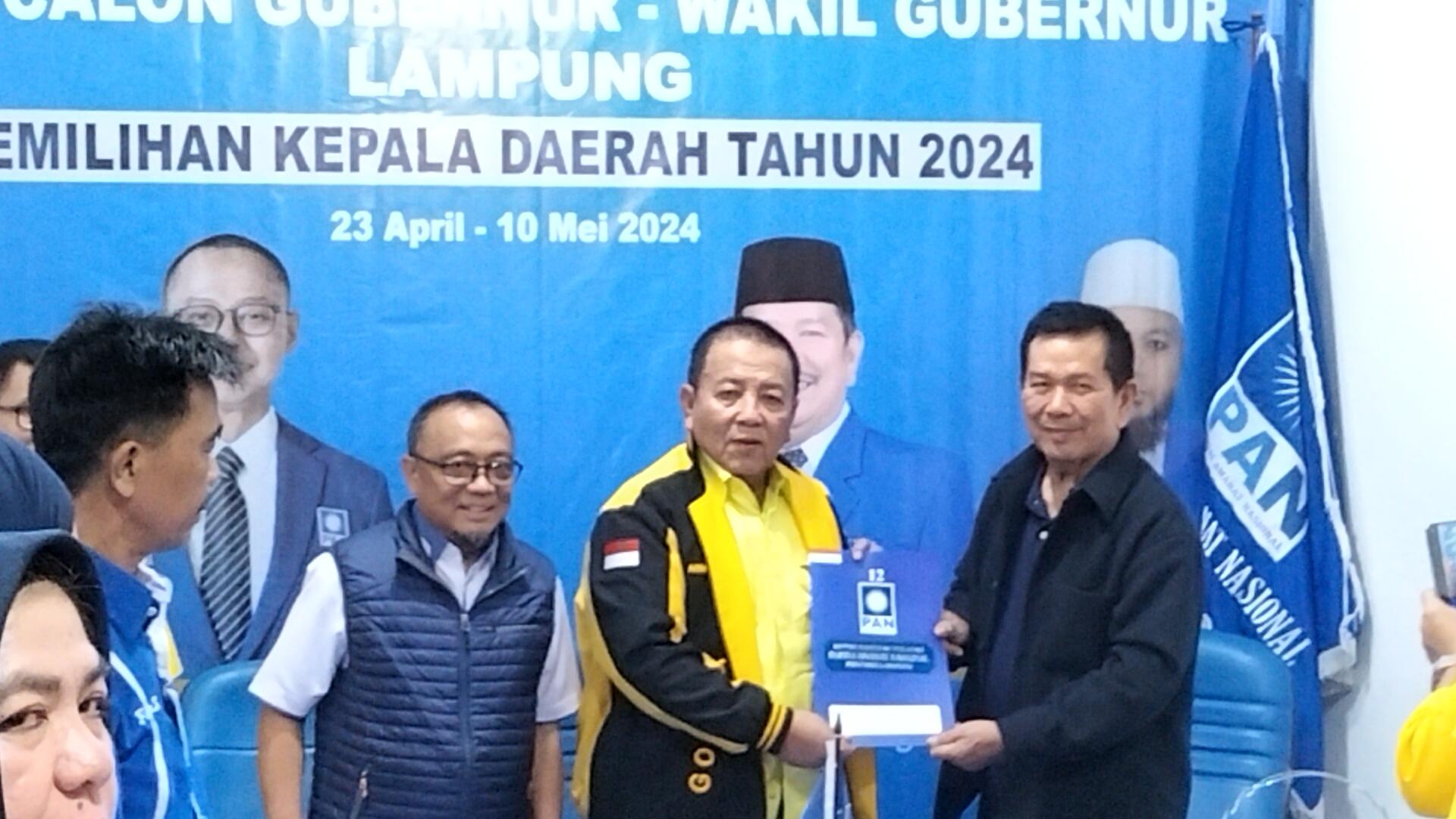 Irham-Djafar-Lan-Putra-serahkan-formulir-penjaringan-bacagub-ke-Arinal-Djunaidi.jpg