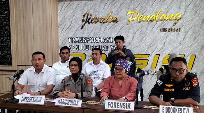 Jajaran-Polda-Lampung-dan-dokter-Forensik.jpg