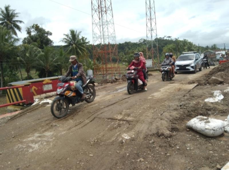 Jalinbar Krui Lampung-Bengkulu Ruas Jembatan Laay Kini Bisa Dilalui Kendaraan