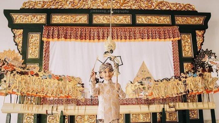 Jan-Ethes-Srinanendra-main-wayang.jpg