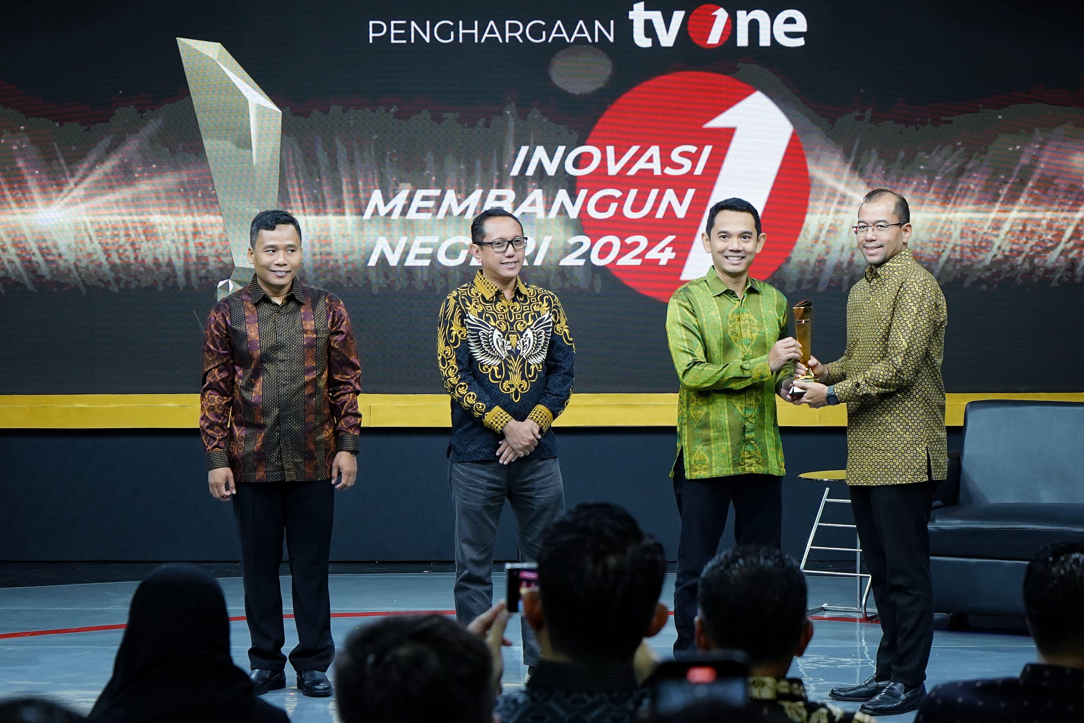 Jasa-Raharja-Raih-Penghargaan-Transformasi-Layanan-Publik-dalam-Ajang-Inovasi-Membangun-Negeri-2024.jpg