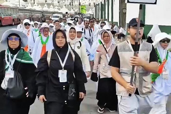 Jemaah-Haji-Lampung-Masuki-Tenda-Mina-Mulai-Lontar-Tiga-Jumrah-di-Hari-Tasyrrik.jpg