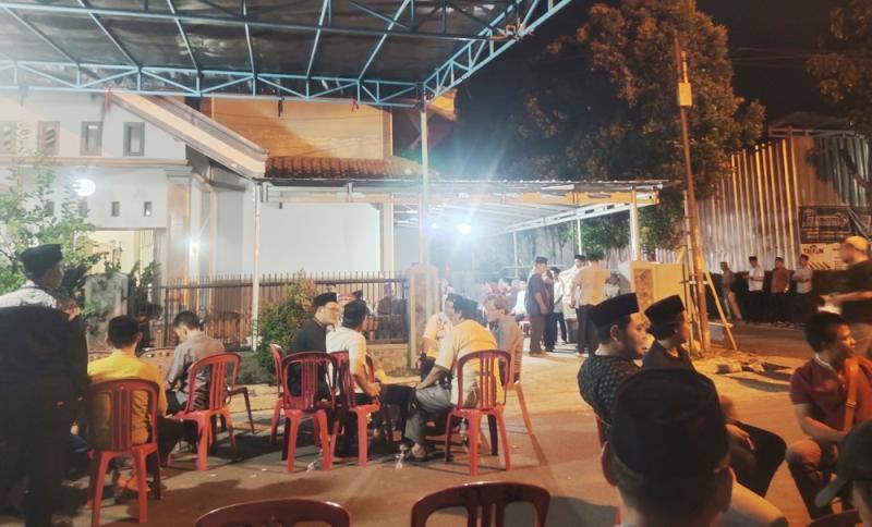 Jenazah-alm-Loekman-Djoyosoemarto-tiba-di-rumah-duka-di-Metro.jpg
