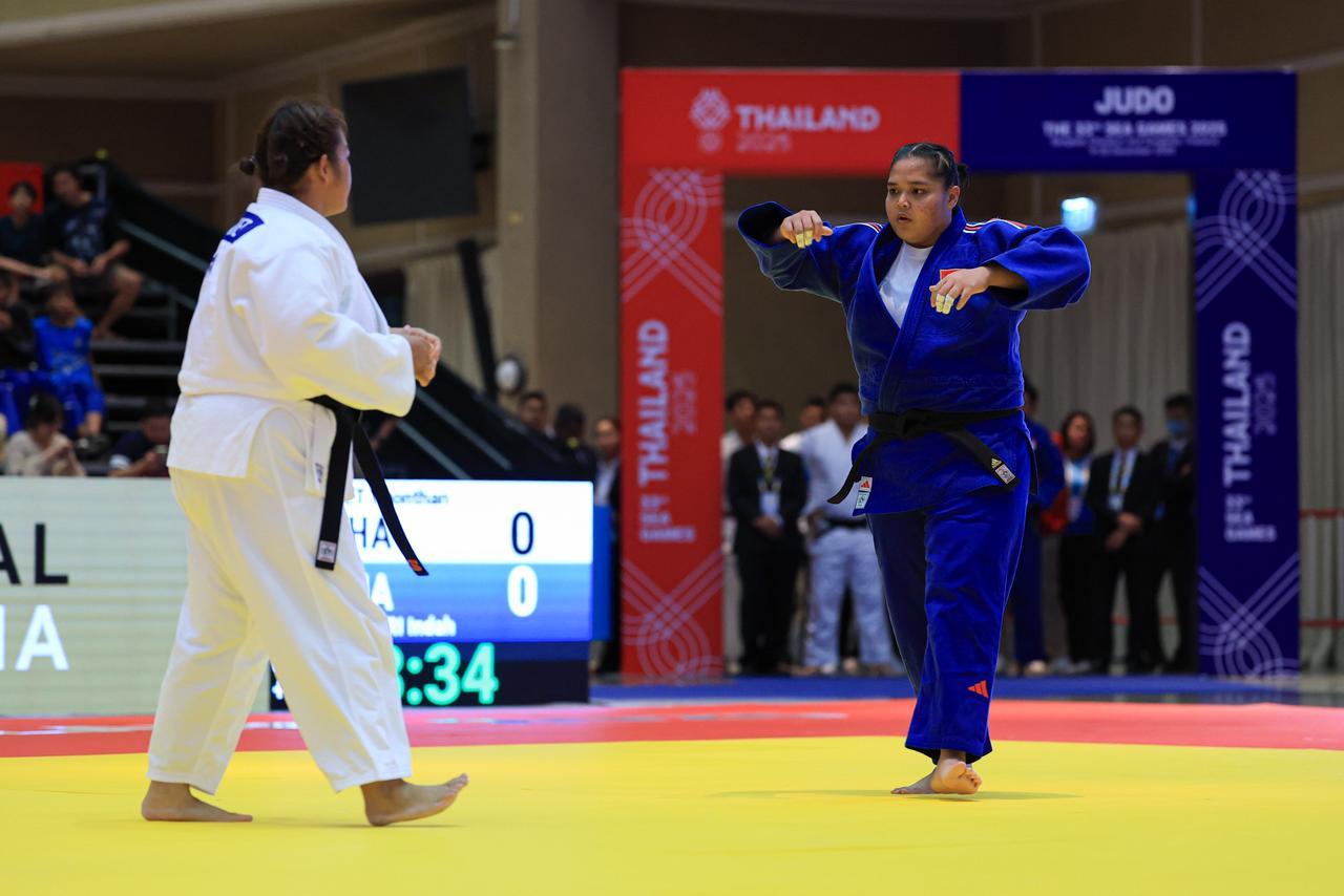Judoka-putri-Lampung-Indah-Permata-Sari-kiri-SEA-Games.jpg