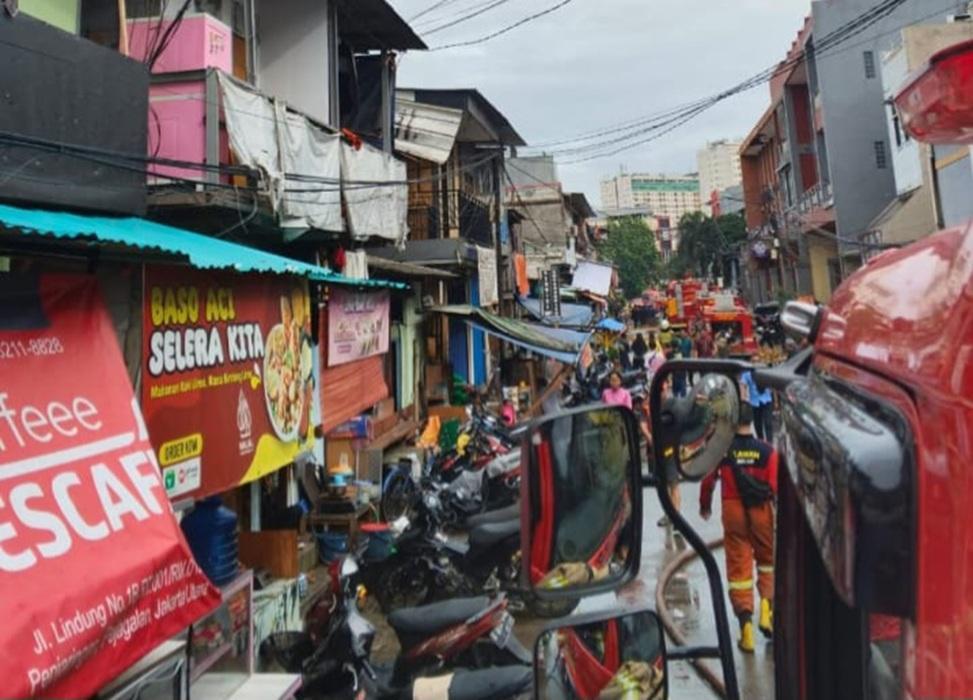 5 Korban Kebakaran Ditemukan Tewas Berpelukan di Dalam Kamar