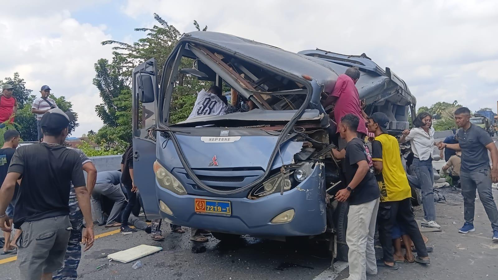 Polisi Sebut Tidak Ada Korban Jiwa dalam Kecelakaan Bus TNI AL di Tol Belmera