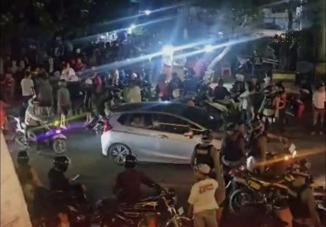 KECELAKAAN-Mobil-Nissan-Grand-Livina-warna-abu-abu.jpg