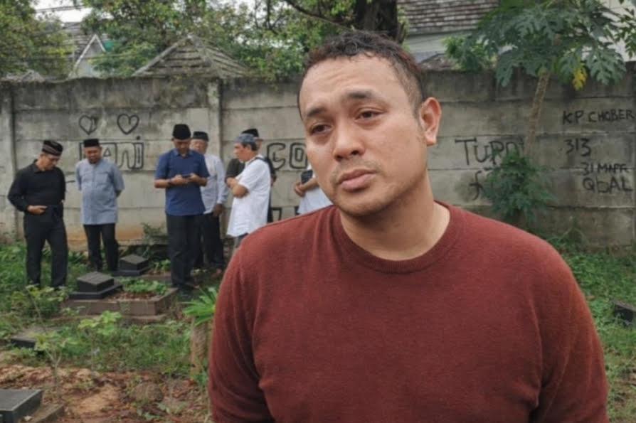 Mata Sembab Gilang Dirga, Kehilangan Ayah Tercinta di Penghujung Tahun