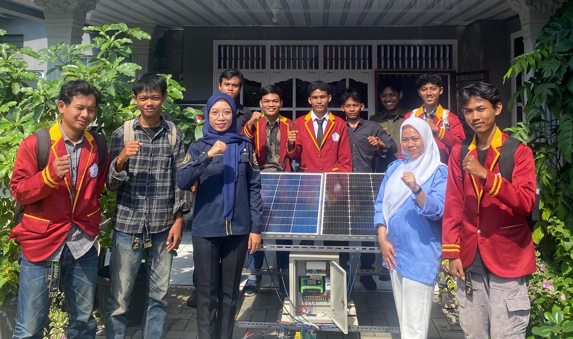 KEMBANGKAN-TENAGA-SURYA-Mahasiswa-Teknokrat-1.jpg<pf>KEMBANGKAN-TENAGA-SURYA-Mahasiswa-Teknokrat-2.jpg