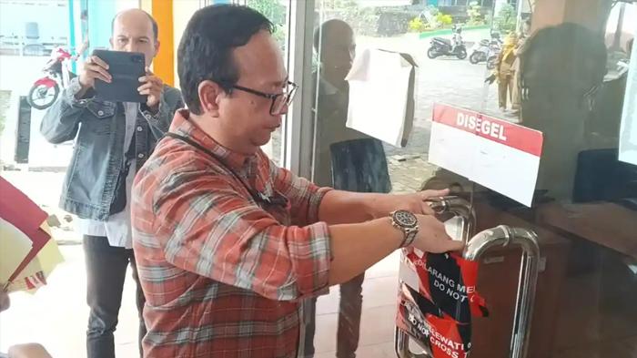 KPK-Amankan-10-Orang-Termasuk-Bupati-Edison-Ditangkap-di-Jakarta-dan-Sumsel.jpg