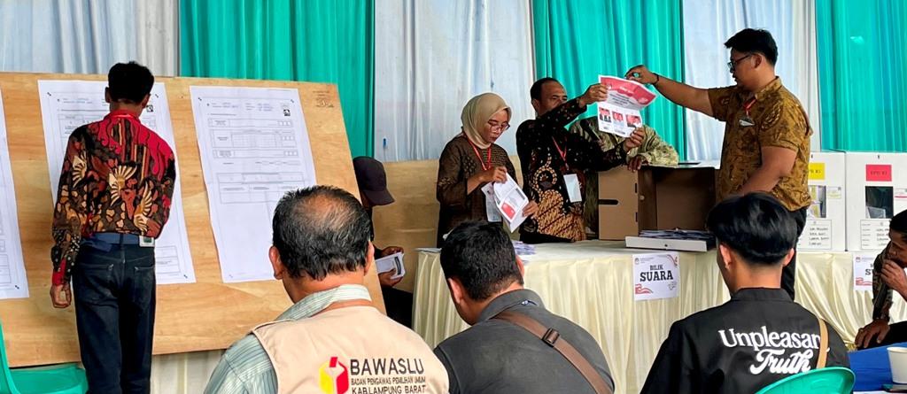KPPS-Lampung-Barat-penghitungan-suara.jpg
