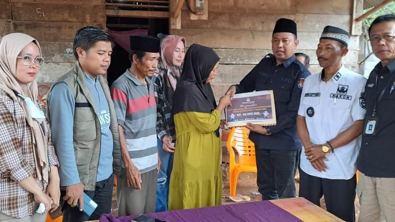 KPU-Tanggamus-beri-santuan-keluarga-anggota-KPPS-meninggal.jpg