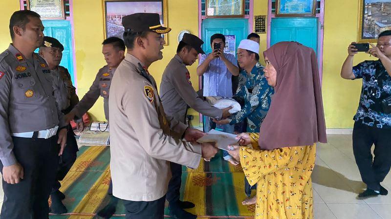 Kapolres Lampung Utara Sambangi Kediaman Anggota PPK Bukit Kemuning Meninggal Kecelakaan