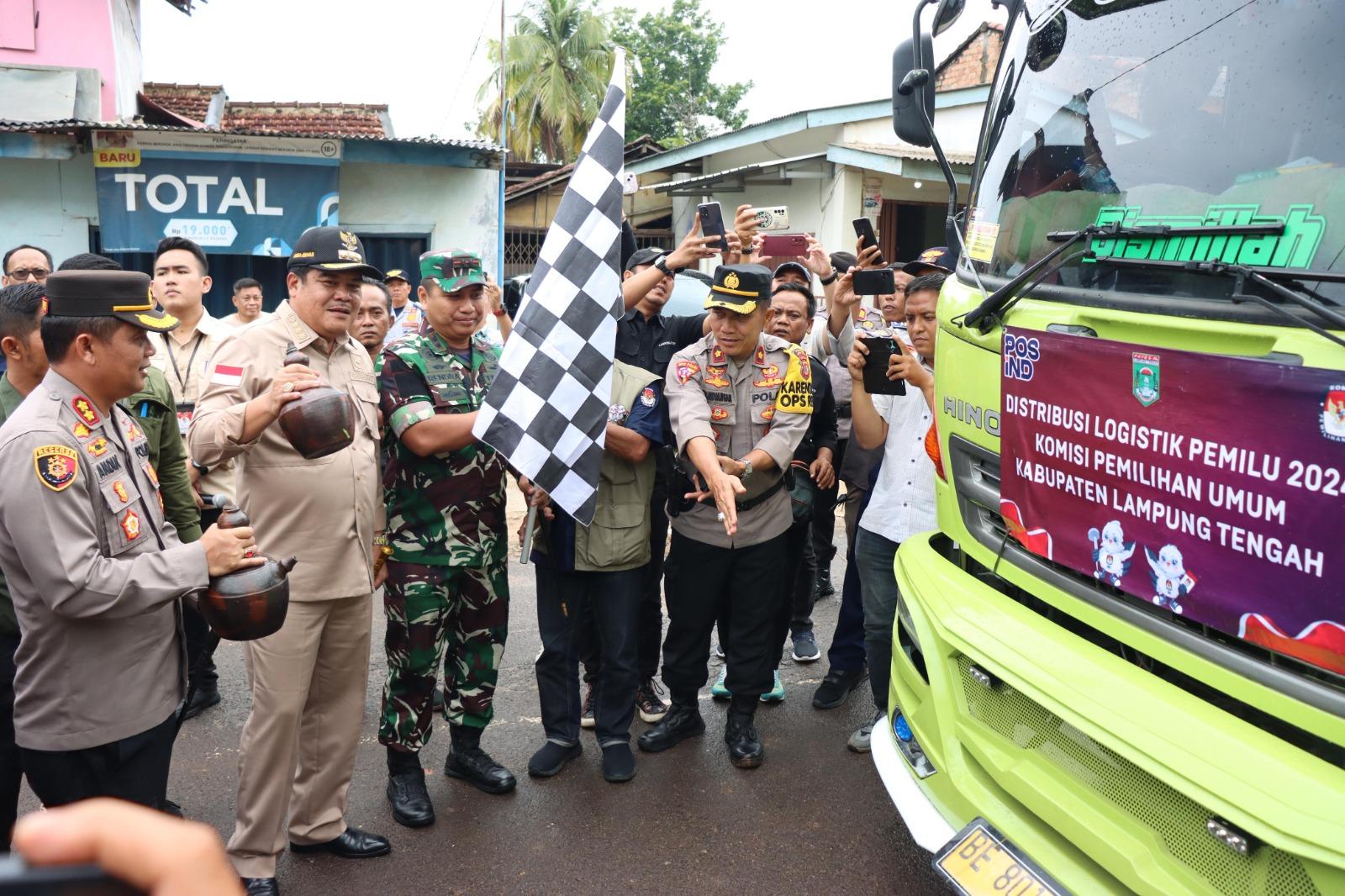 Kapolres-Lamteng-Polda-Lampung-Hadiri-Pelepasan-Pendistribusian-Logistik-Pemilu-2024-ke-Seluruh-PPK.jpg