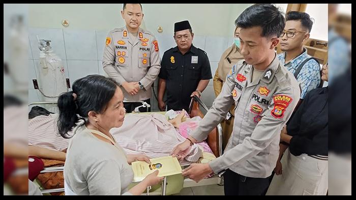 Kapolres Mesuji Lampung Kunjungi Korban Penusukan Sekelompok Pemuda