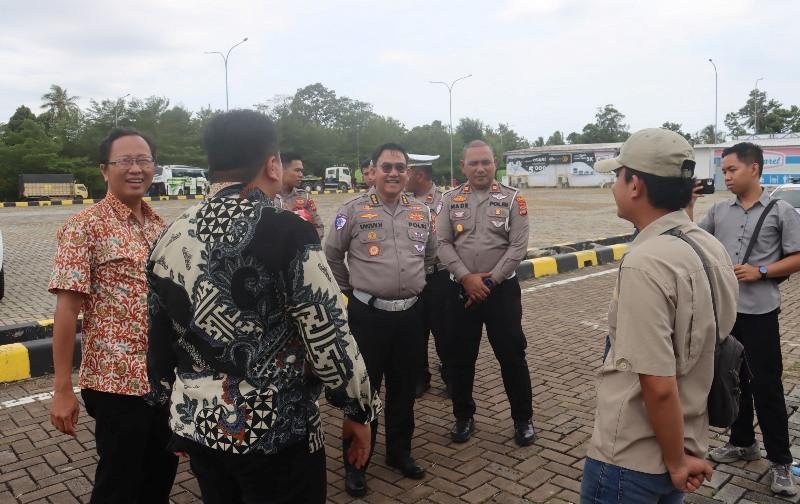 Kasubdit-Ditkamsel-Korlantas-Polri-saat-mengecek-persiapan-angkutan-Nataru-di-Bakauheni.jpg