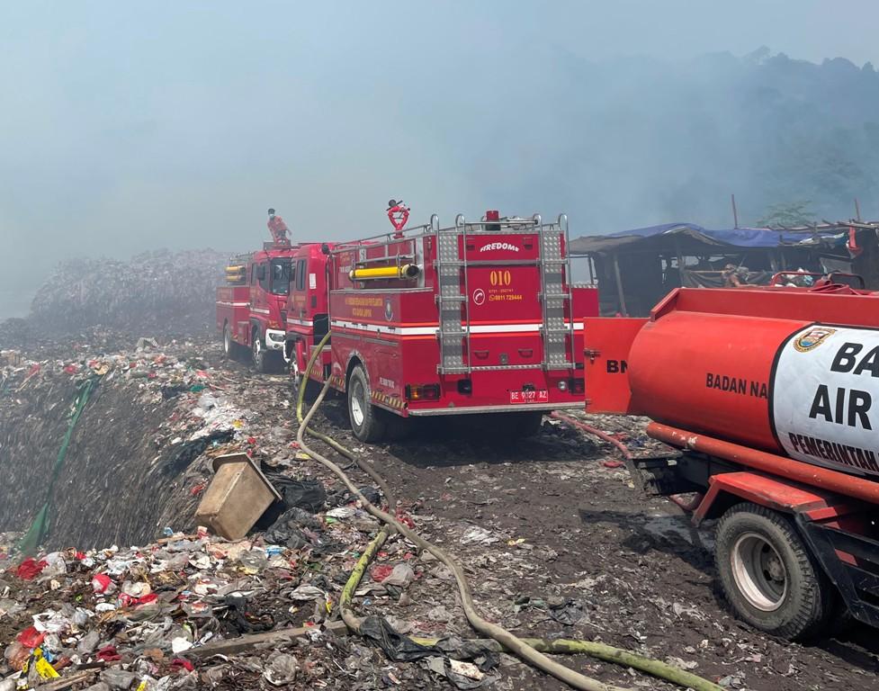 Kebakaran-TPA-Bakung-5.jpg