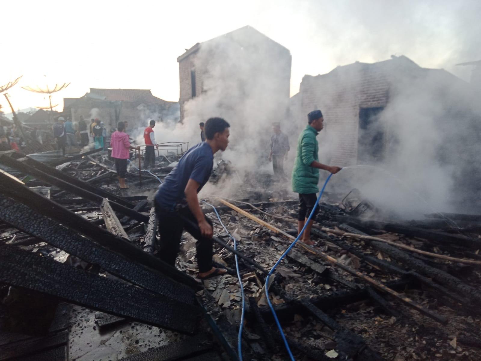 Lapak Pedagang Ikut Hangus, Kerugian Kebakaran di Way Tenong Lampung Barat Capai Rp 1 Miliar
