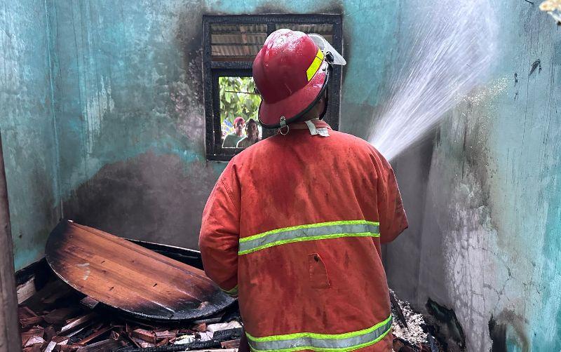 Rumah di Wonosari Pringsewu Lampung Terbakar Akibat Korsleting Listrik