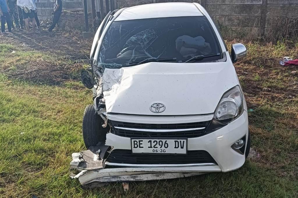 Kecelakaan-Agya-vs-Avanza-di-Jalinsum-Katibung.jpg