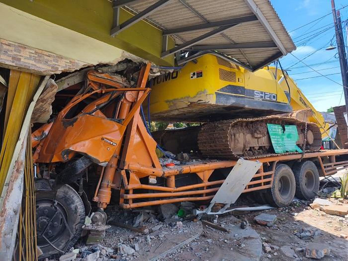 Kecelakaan Truk Pengangkut Ekskavator di Jati Agung Lampung Selatan Proses Mediasi