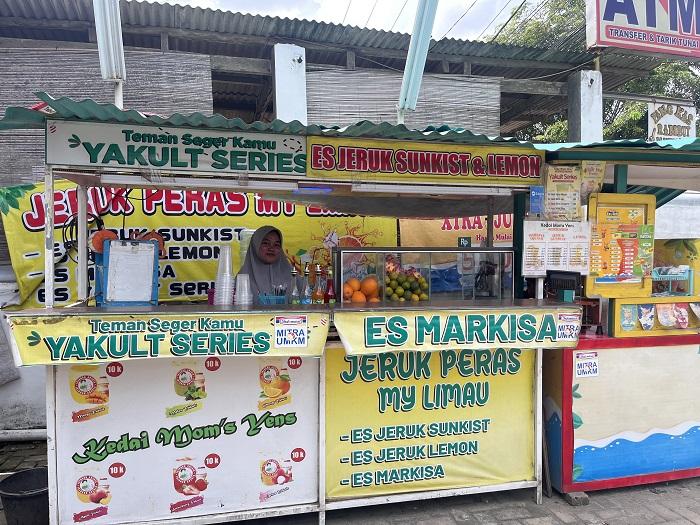 Keuntungan Penjual Es Jeruk di Bandar Lampung Menipis Imbas Harga Plastik Naik