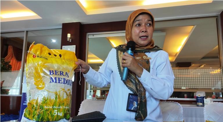 Kepala-Bulog-Divre-Lampung-Etik-Yulianti.jpg