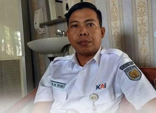Kepala-Stasiun-Kotabumi-Bayu-Prayitno.jpg