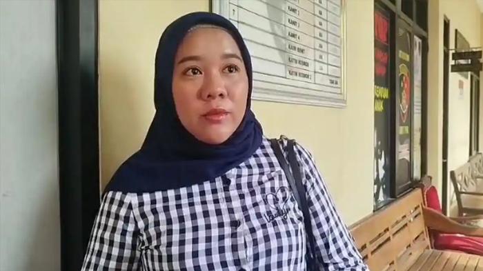 Kesal Tahu Suaminya 'Jajan' di MiChat, Ibu Dokter Ini Datangi Kantor Polisi - Tribunlampung.co.id