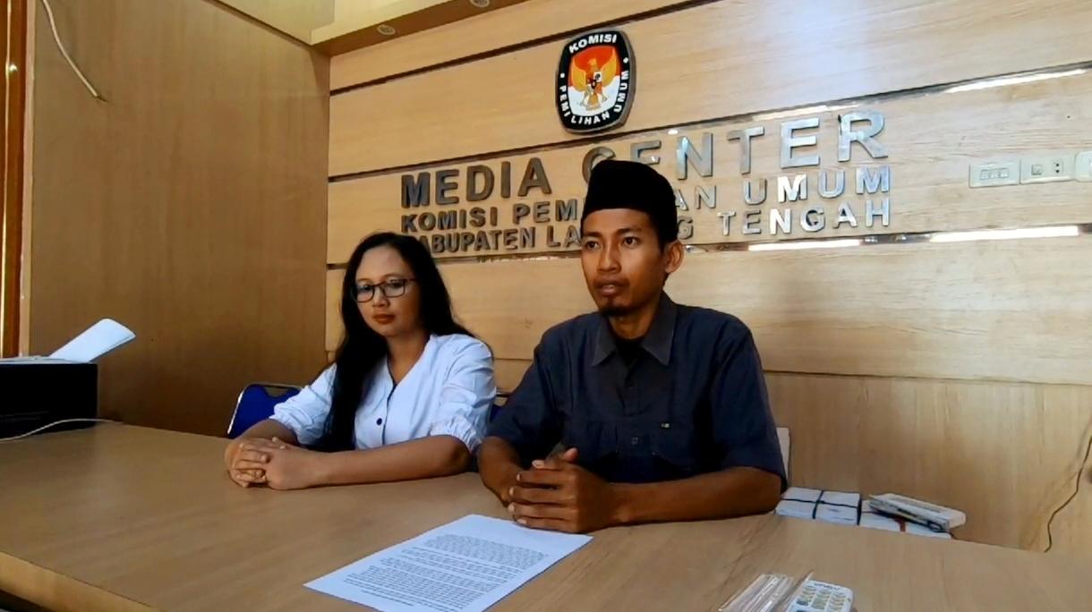 Ketua-KPU-Lampung-Tengah-Gunarto-dan-anggota-KPU-Valentina-Resti-Irawati.jpg