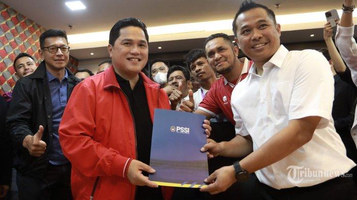 Ketua-PSSI-Erick-Thohir-terbang-ke-Thailand.jpg