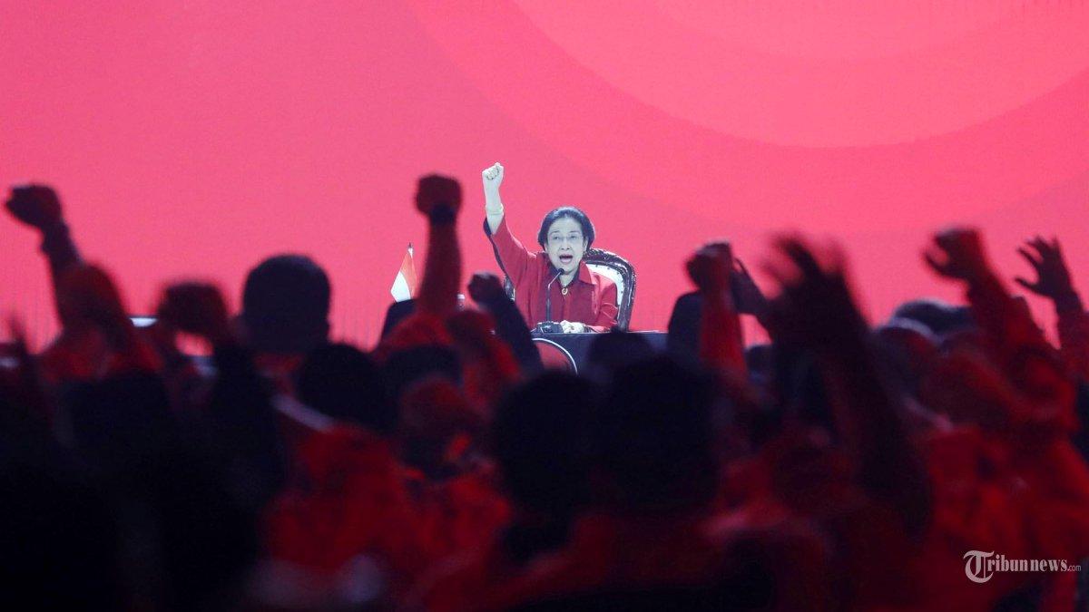 Ketua-Umum-PDI-Perjuangan-Megawati-Soekarnoputri-memberikan-arahan-rakernas.jpg