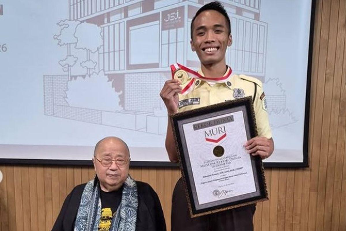 Kisah Satpam asal Tanggamus Lampung Raih Gelar Master, Lahirkan 13 Jurnal Ilmiah hingga Masuk MURI